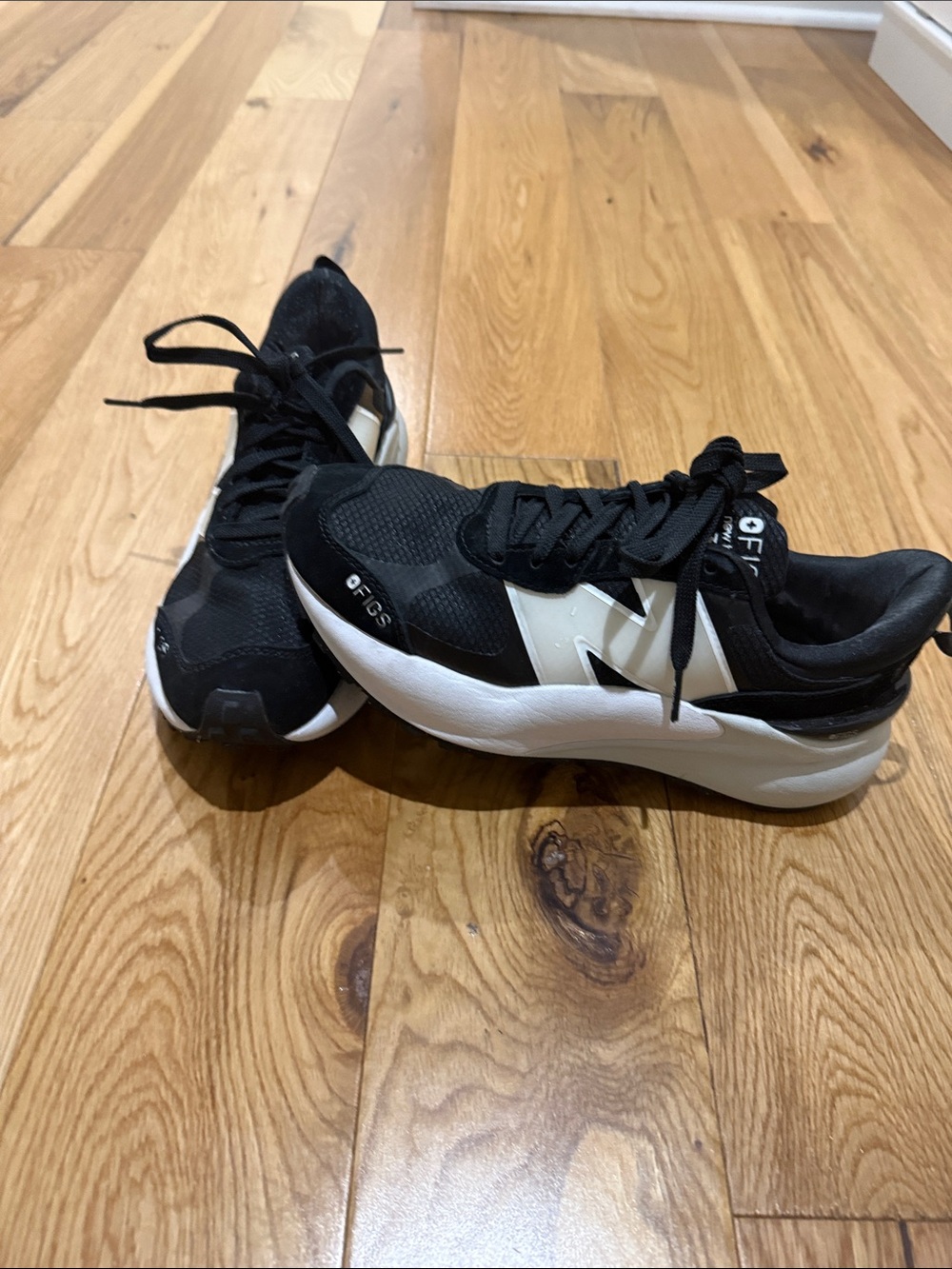 FIGS NEW BALANCE WOMEN SNEAKERS 8.5